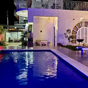 بيت ضيافة Oasis الأقصر